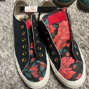 Size 8 women’s converse